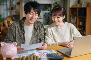 見直すだけで得する？今こそ保険と投資信託を比べてみよう